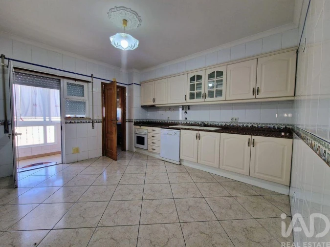 Apartamento T3 para Venda em Quelfes Foto 7