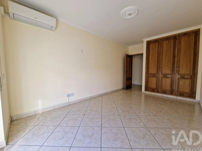 Apartamento T3 para Venda em Quelfes Foto 20