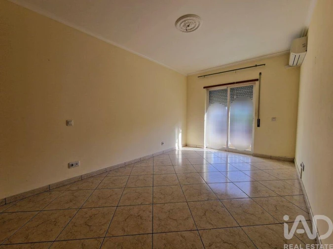 Apartamento T3 para Venda em Quelfes Foto 19