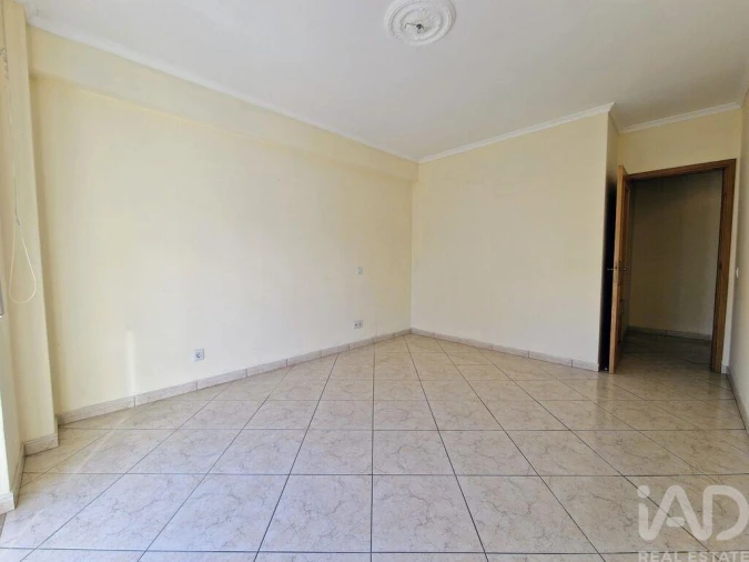 Apartamento T3 para Venda em Quelfes Foto 25