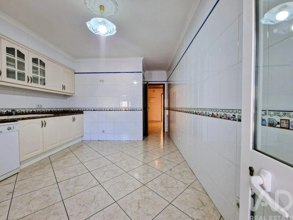 Apartamento T3 para Venda em Quelfes Foto 8