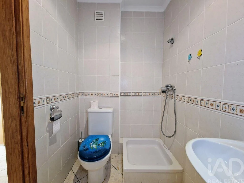 Apartamento T3 para Venda em Quelfes Foto 27