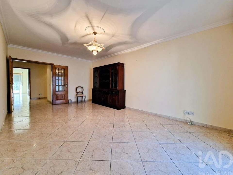 Apartamento T3 para Venda em Quelfes Foto 6