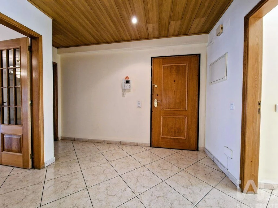 Apartamento T3 para Venda em Quelfes Foto 31