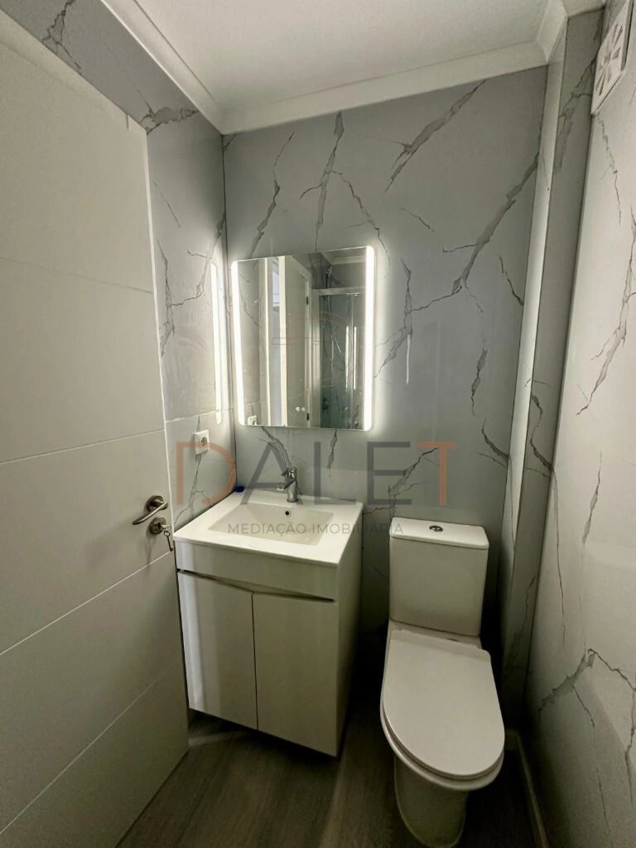 Apartamento T2 para Venda em Benfica Foto 16