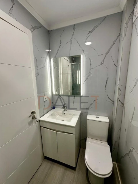 Apartamento T2 para Venda em Benfica