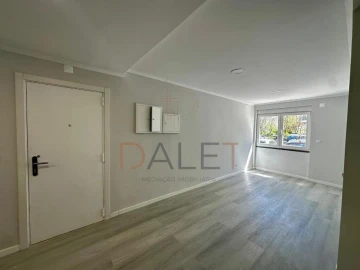 Apartamento T2 para Venda em Benfica