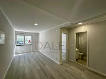 Apartamento T2 para Venda em Benfica