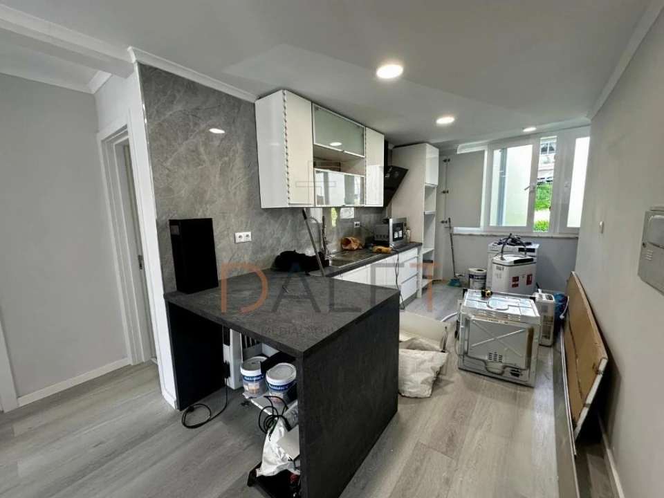 Apartamento T2 para Venda em Benfica Foto 2