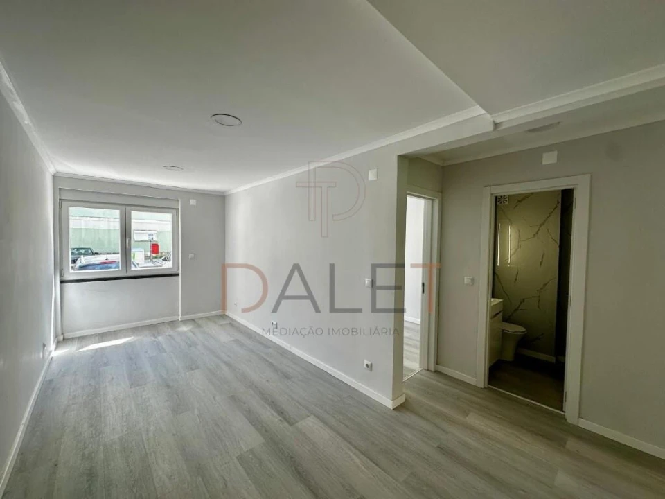Apartamento T2 para Venda em Benfica Foto 8