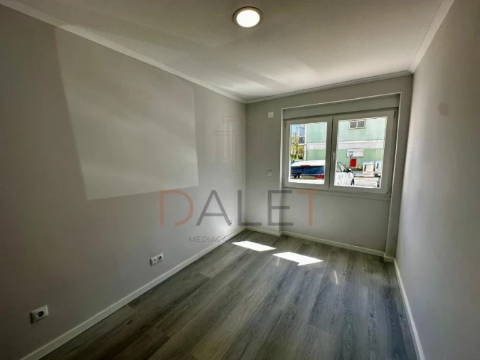 Apartamento T2 para Venda em Benfica Foto 19