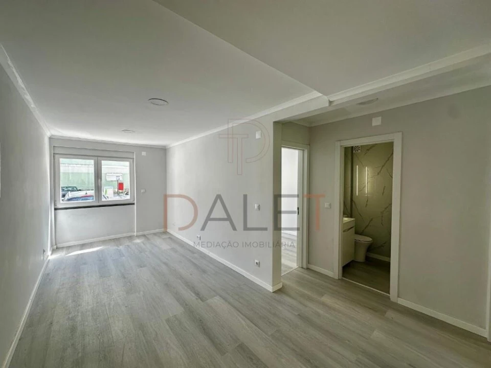 Apartamento T2 para Venda em Benfica Foto 7