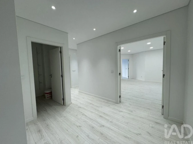 Apartamento T4 para Venda em São Pedro de Tomar Foto 16