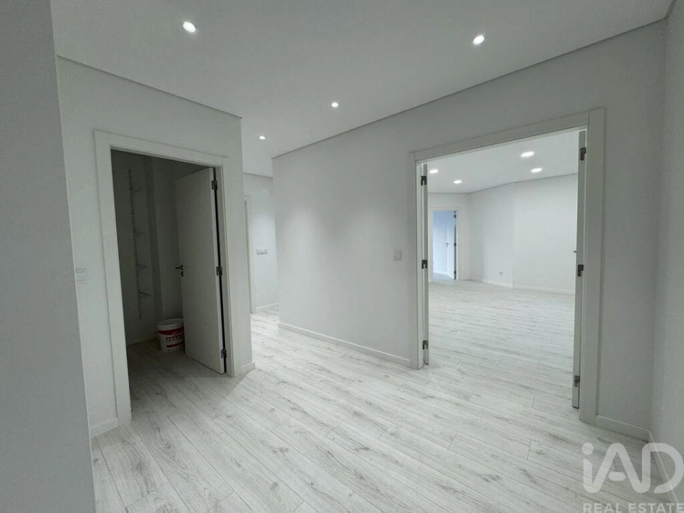 Apartamento T4 para Venda em São Pedro de Tomar Foto 16