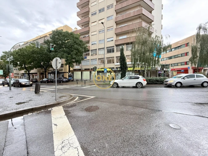 Loja para Arrendamento em Bougado (São Martinho e Santiago) Foto 4