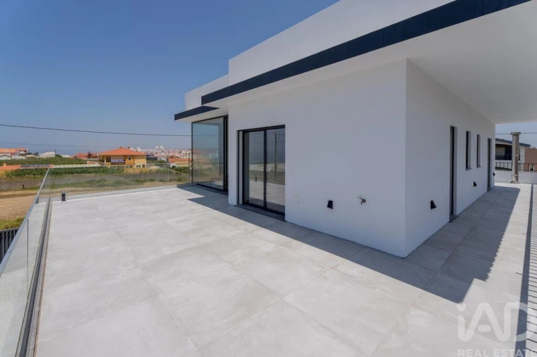 Moradia T3 para Venda em Silveira Foto 23