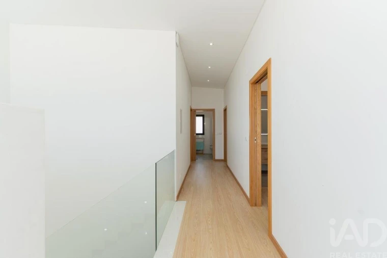 Moradia T3 para Venda em Silveira Foto 24