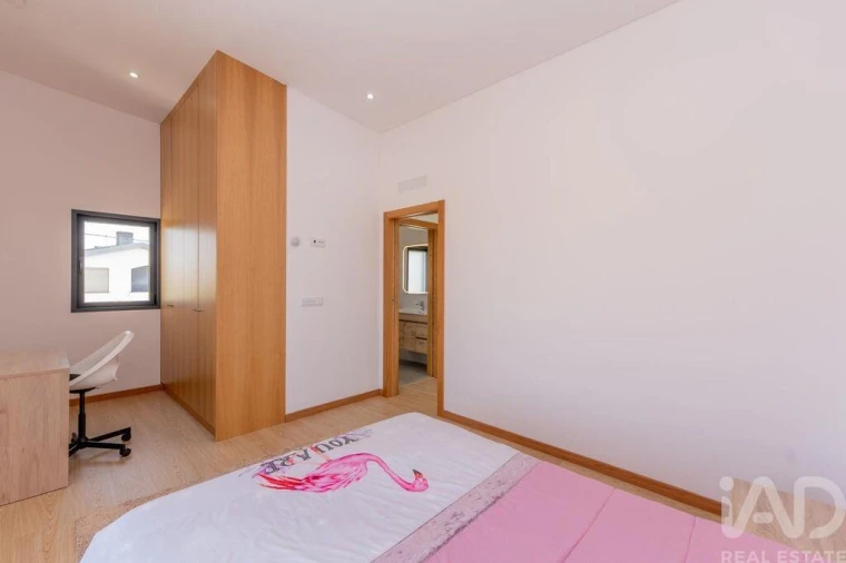 Moradia T3 para Venda em Silveira Foto 37