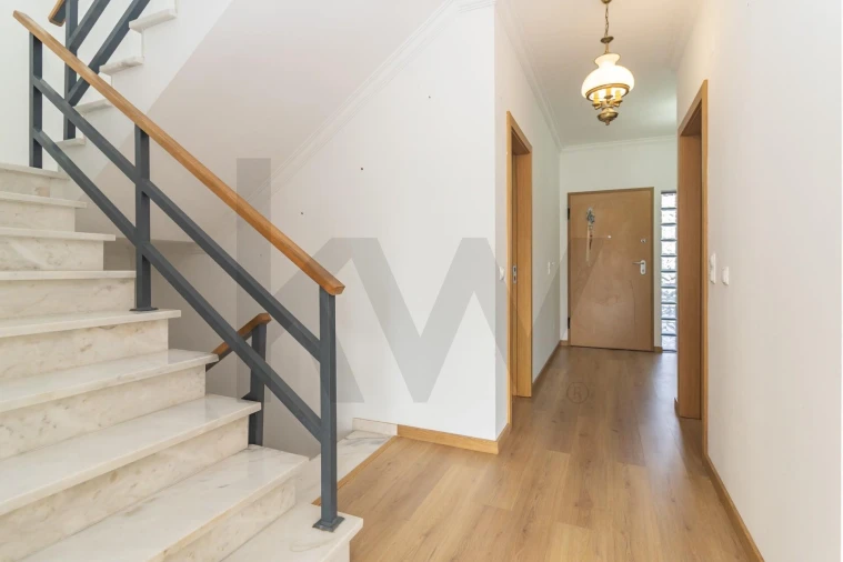 Moradia T5 para Venda em Seixal, Arrentela e Aldeia de Paio Pires Foto 9