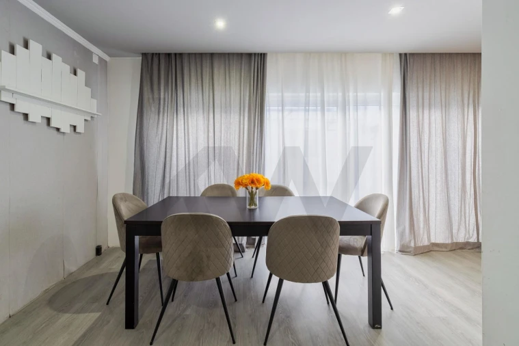 Moradia T4 para Venda em Corroios Foto 6