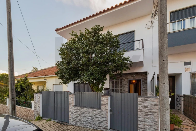 Moradia T4 para Venda em Corroios