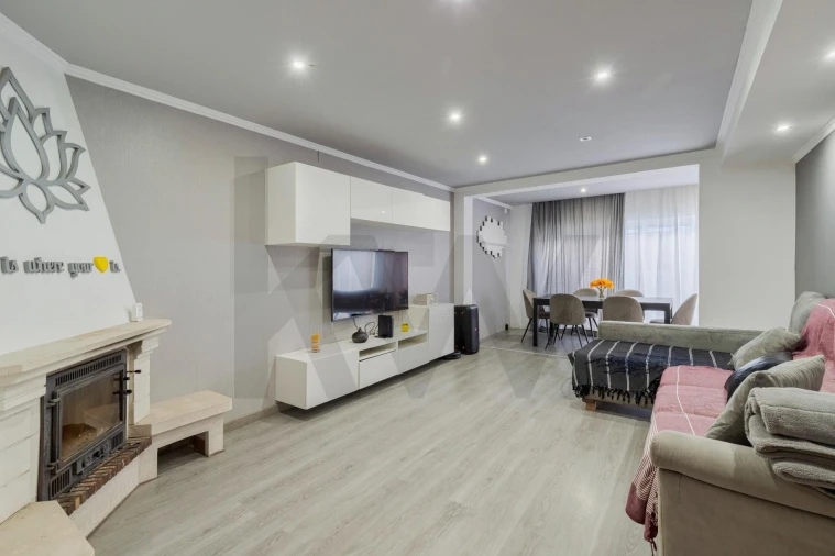 Moradia T4 para Venda em Corroios Foto 5