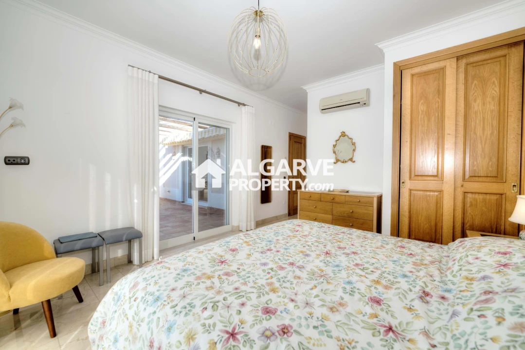 Moradia T3 para Venda em Almancil Foto 13