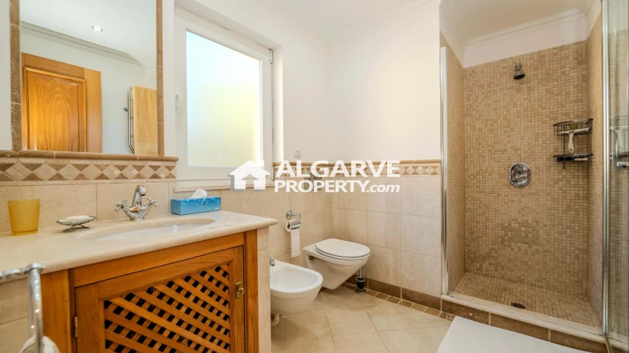 Moradia T3 para Venda em Almancil Foto 16