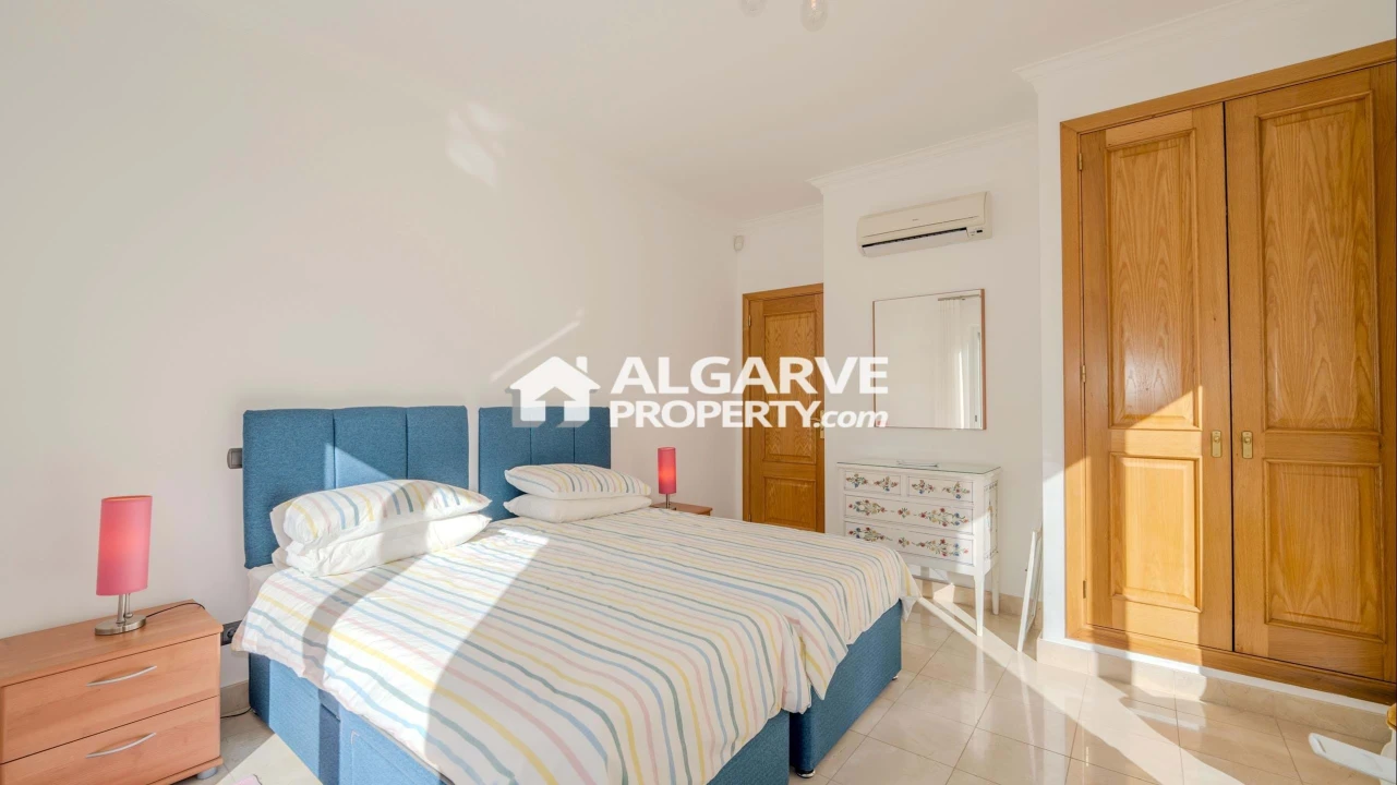 Moradia T3 para Venda em Almancil Foto 12