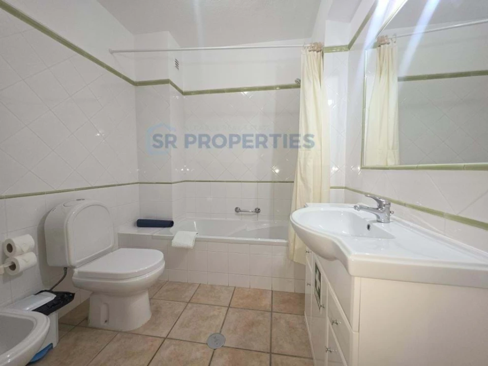 Apartamento T2 para Venda em Quarteira Foto 24
