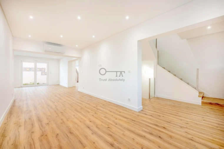 Moradia T4 para Venda em Campolide Foto 5