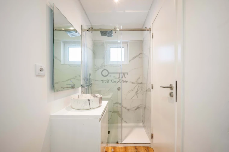 Moradia T4 para Venda em Campolide Foto 19