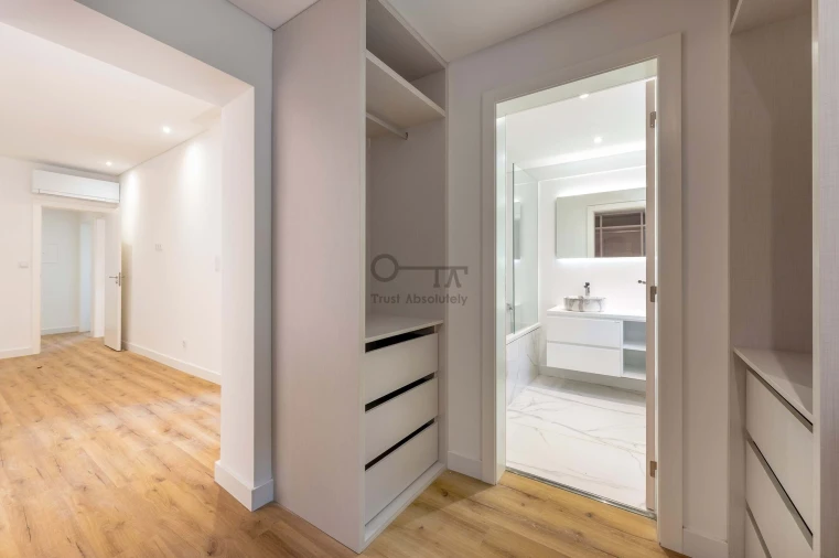 Moradia T4 para Venda em Campolide Foto 13