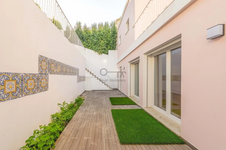 Moradia T4 para Venda em Campolide Foto 10