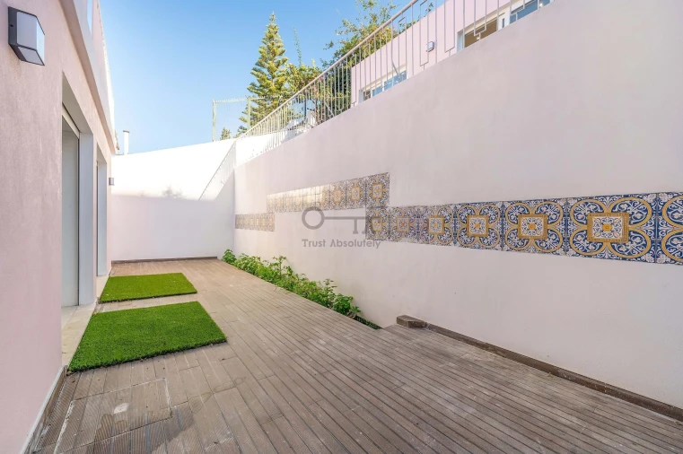 Moradia T4 para Venda em Campolide Foto 11