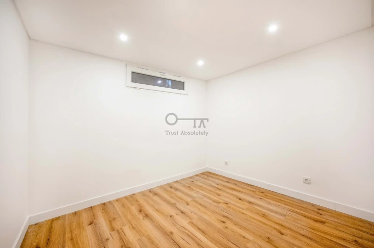 Moradia T4 para Venda em Campolide Foto 22