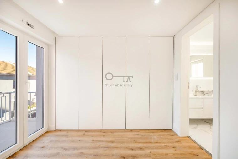 Moradia T4 para Venda em Campolide Foto 18