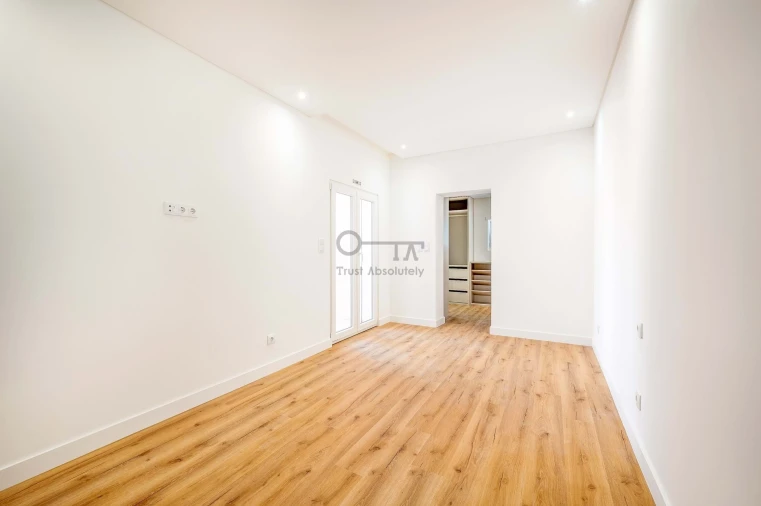 Moradia T4 para Venda em Campolide Foto 12