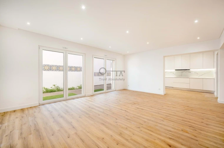 Moradia T4 para Venda em Campolide Foto 3