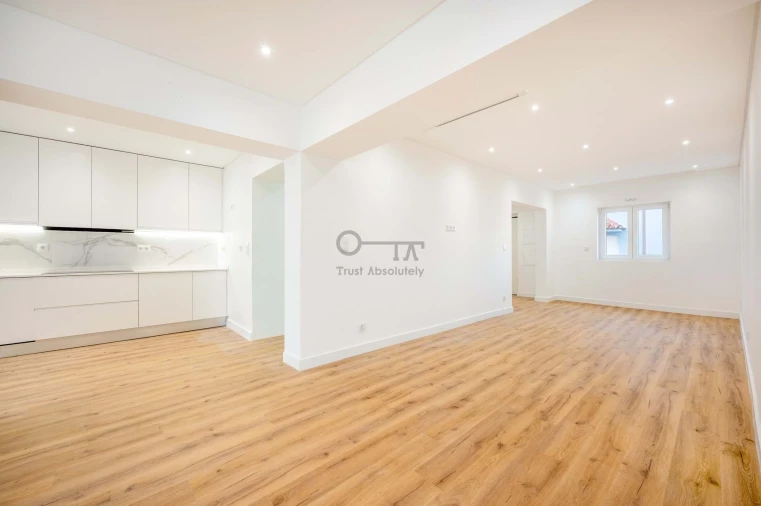 Moradia T4 para Venda em Campolide Foto 4