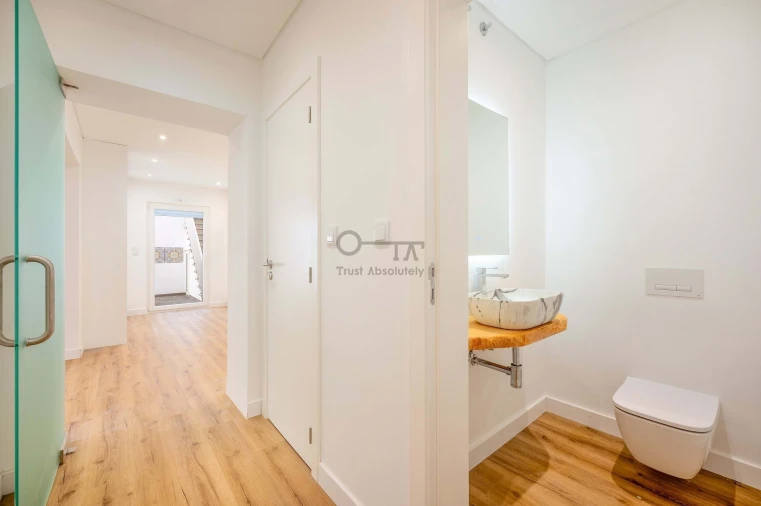 Moradia T4 para Venda em Campolide Foto 16