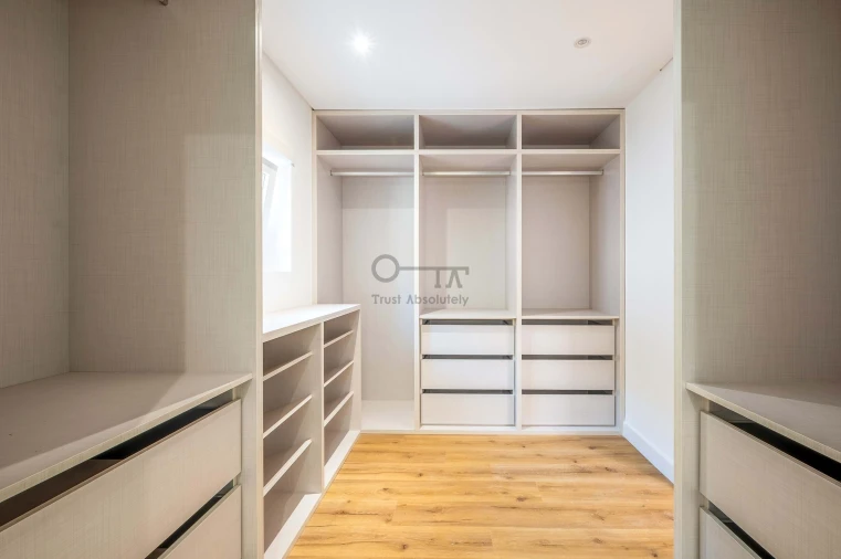 Moradia T4 para Venda em Campolide Foto 14