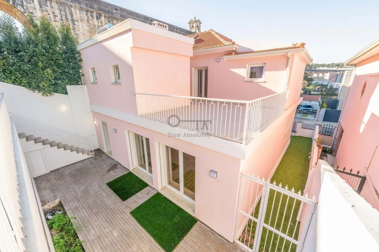 Moradia T4 para Venda em Campolide Foto 2