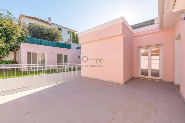 Moradia T4 para Venda em Campolide Foto 26