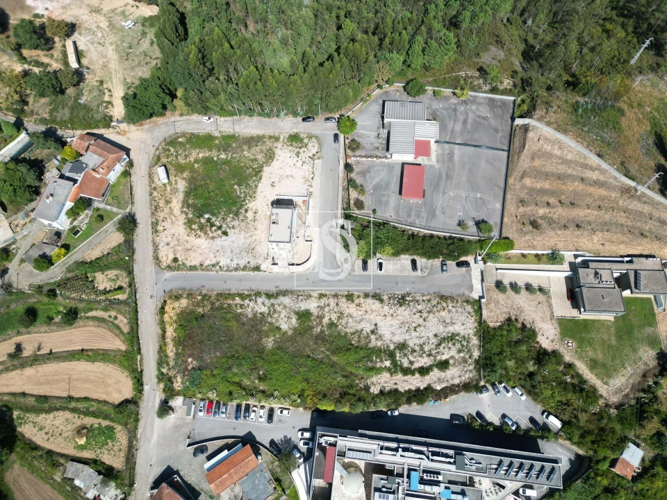 Terreno para Venda em Foz do Sousa e Covelo Foto 12