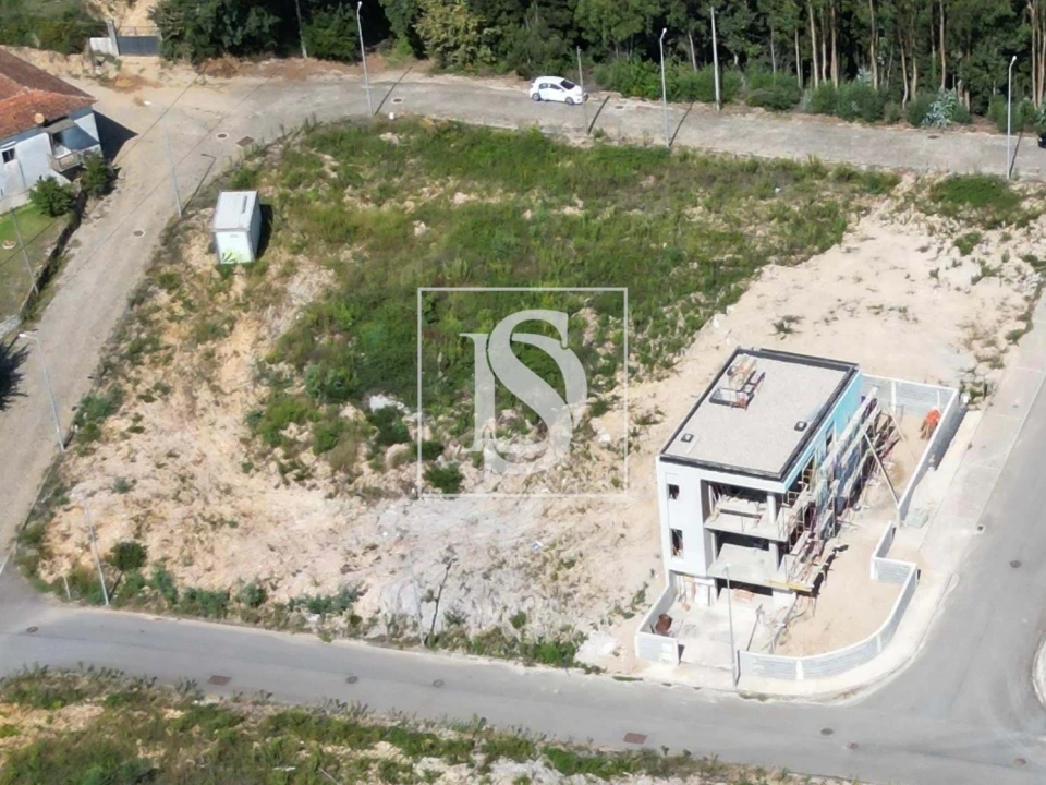 Terreno para Venda em Foz do Sousa e Covelo Foto 2