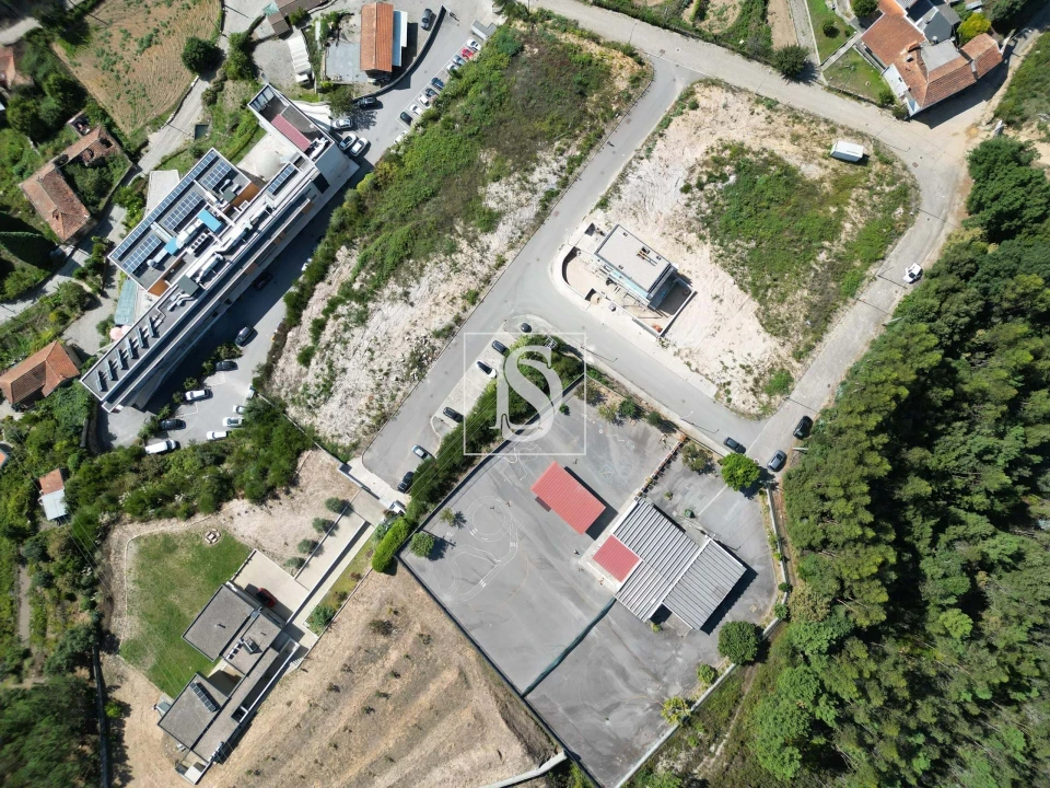 Terreno para Venda em Foz do Sousa e Covelo Foto 12