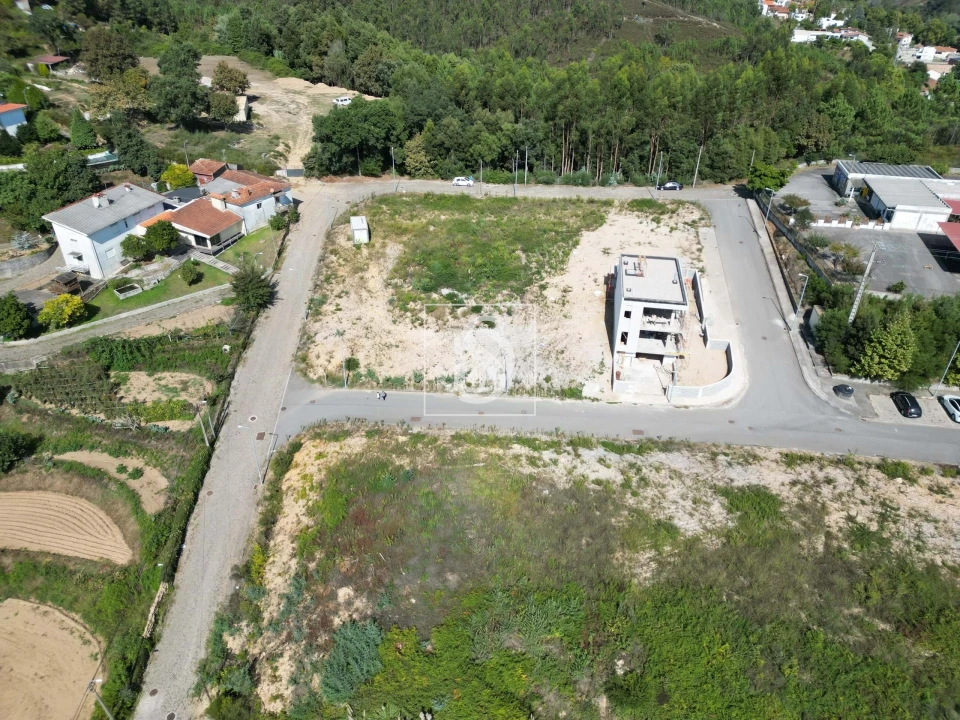 Terreno para Venda em Foz do Sousa e Covelo Foto 9