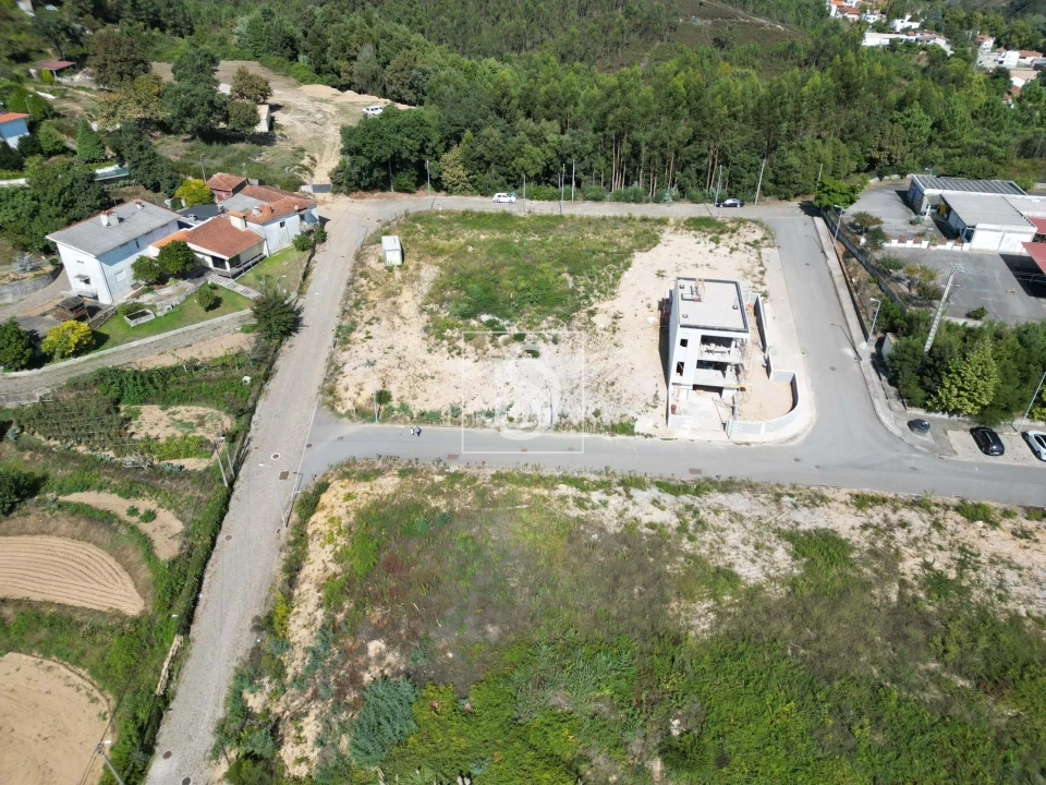 Terreno para Venda em Foz do Sousa e Covelo Foto 8