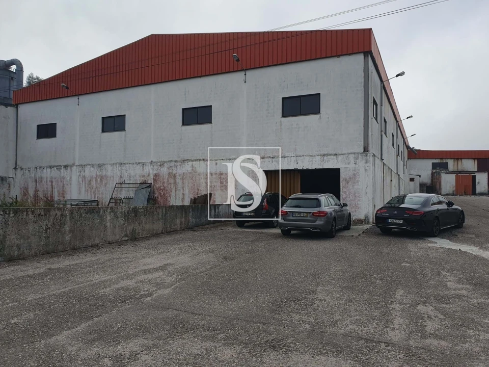 Armazém para Venda em Juncal Foto 1